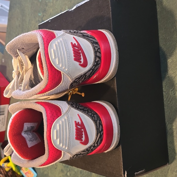 Jordan 4 Retro - Picture 7 of 8